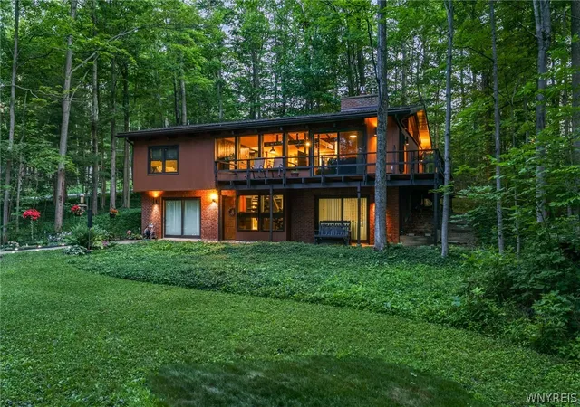 Photo 2 of Sale Pending at 7945 Hywood Dr, Hamburg, NY 14075 | MLS# B1698137 | Listing updated on 2026-07-30