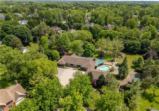 3rd image of 45 Red Wing Ct, East Amherst, NY 14051 | MLS# B1682030