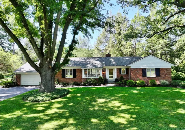 1st image of 20 Briar Patch Rd, Pittsford, NY 14618 | MLS# R1697275