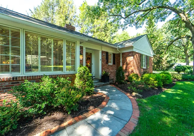 2nd image of 20 Briar Patch Rd, Pittsford, NY 14618 | MLS# R1697275