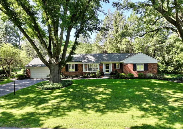 37th image of 20 Briar Patch Rd, Pittsford, NY 14618 | MLS# R1697275