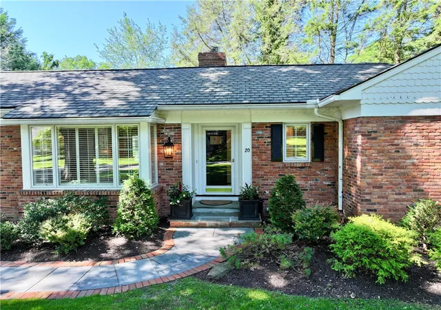 3rd image of 20 Briar Patch Rd, Pittsford, NY 14618 | MLS# R1697275