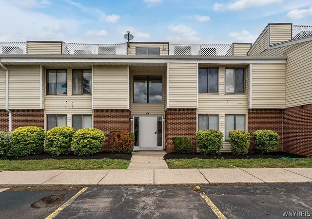 1st image of 44 Bee Hunter Ct #B, East Amherst, NY 14051 | MLS# B1698254