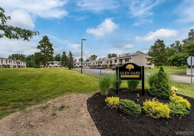 2nd image of 44 Bee Hunter Ct #B, East Amherst, NY 14051 | MLS# B1698254