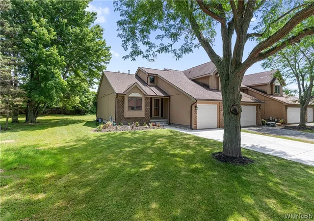 Photo 2 of Sale Pending at 425 Robin Rd, Buffalo, NY 14228 | MLS# B1697952 | Listing updated on 2026-07-17