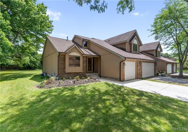 Photo 3 of Sale Pending at 425 Robin Rd, Buffalo, NY 14228 | MLS# B1697952 | Listing updated on 2026-07-17