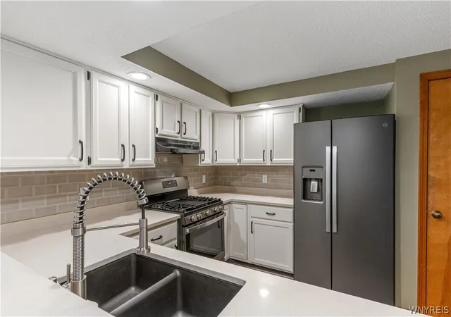 Photo 3 of Sale Pending at 425 Robin Rd, Buffalo, NY 14228 | MLS# B1697952 | Listing updated on 2026-07-17