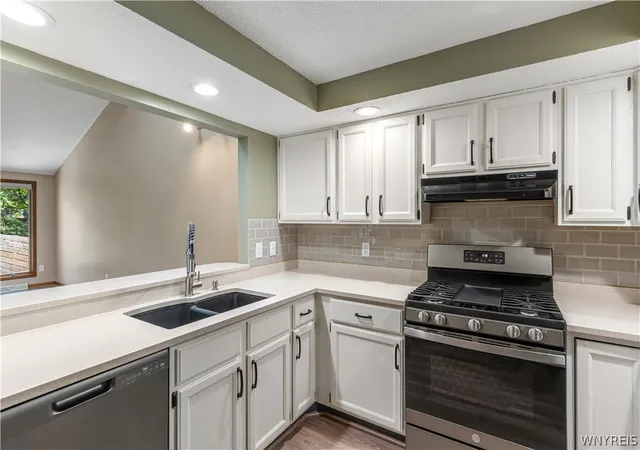 Photo 4 of Sale Pending at 425 Robin Rd, Buffalo, NY 14228 | MLS# B1697952 | Listing updated on 2026-07-17