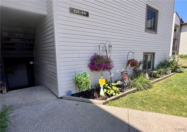 Photo 2 of Sale Pending at 435 Idlewood Blvd, Baldwinsville, NY 13027 | MLS# S1698437 | Listing updated on 2026-07-27