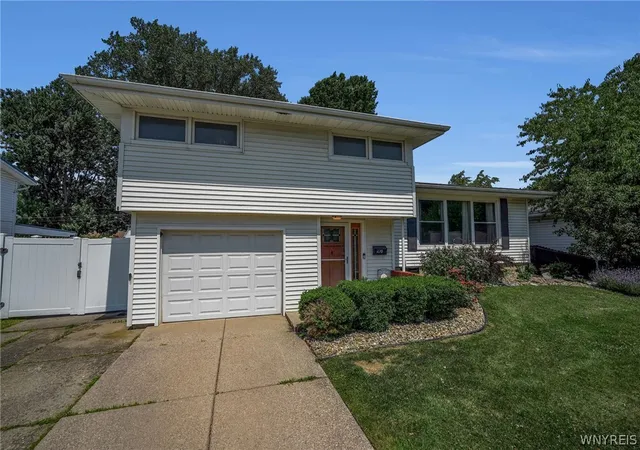 3rd image of 270 Greenhaven Ter, Tonawanda, NY 14150 | MLS# B1698353