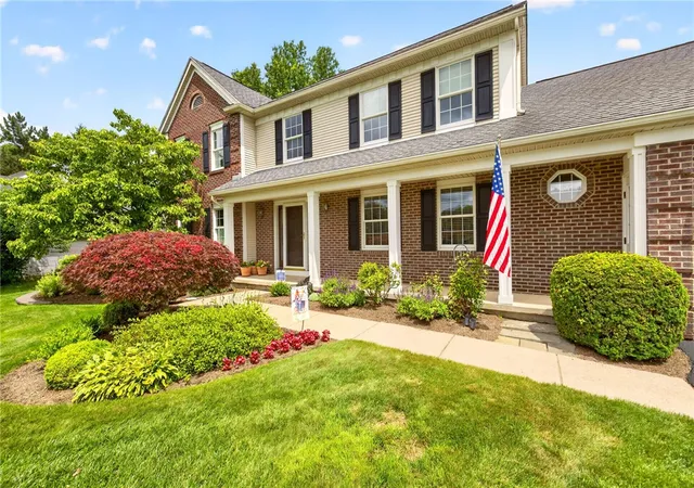 2nd image of 3 Farm Field Ln, Pittsford, NY 14534 | MLS# R1694150