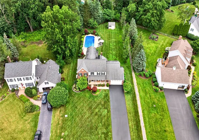 3rd image of 3 Farm Field Ln, Pittsford, NY 14534 | MLS# R1694150