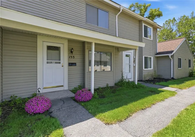 2nd image of 153 Windsorshire Dr, Rochester, NY 14624 | MLS# R1698438