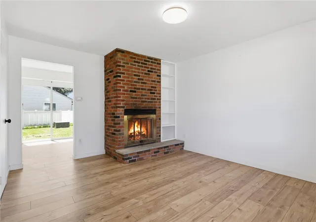 Listing Photo 5 - Condo for sale in building located at 153 Windsorshire Dr, Rochester, NY 14624