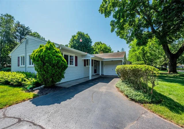 4th image of 84 Harvest Rd, Fairport, NY 14450 | MLS# R1698229