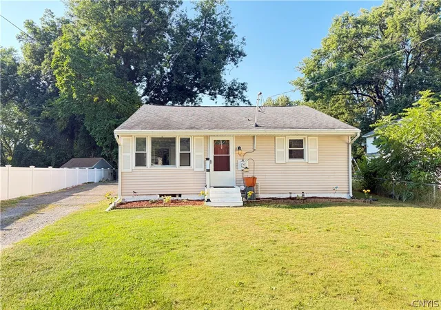 1st image of 125 Campbell Rd, Salina, NY 13211 | MLS# S1698400