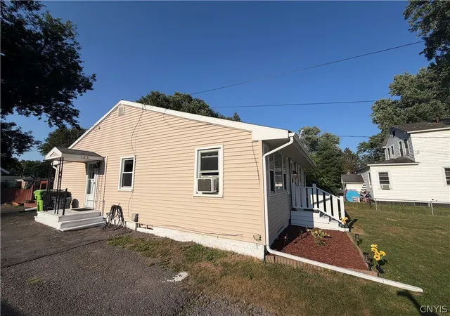 3rd image of 125 Campbell Rd, Salina, NY 13211 | MLS# S1698400