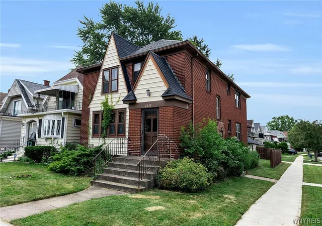 2nd image of 2549 Genesee St, Buffalo, NY 14225 | MLS# B1698427