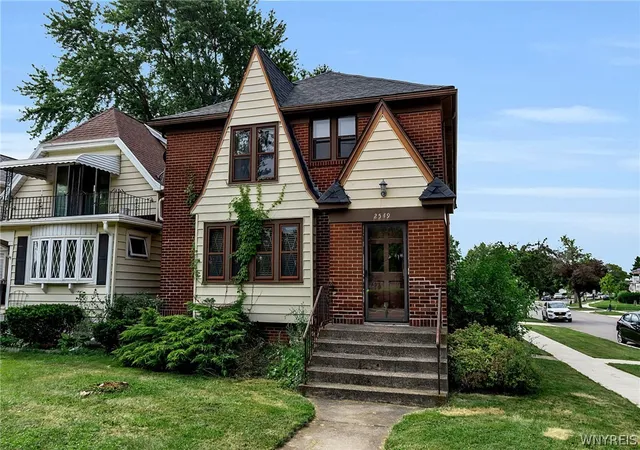 3rd image of 2549 Genesee St, Buffalo, NY 14225 | MLS# B1698427