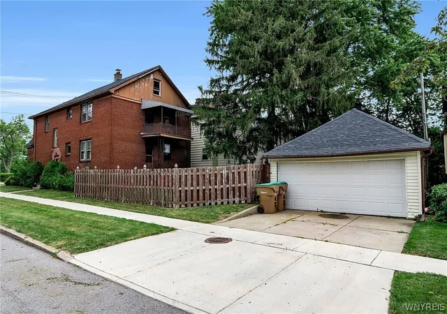4th image of 2549 Genesee St, Buffalo, NY 14225 | MLS# B1698427