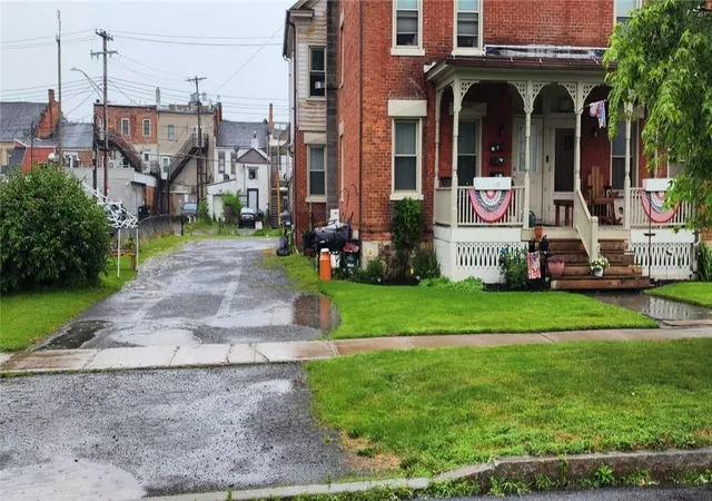 Photo 2 of Sale Pending at 198 Center St, Canandaigua, NY 14424 | MLS# R1698542 | Listing updated on 2026-07-22