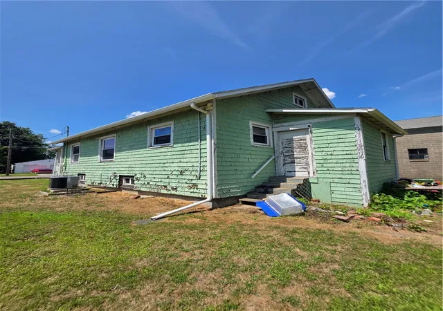 Photo 4 of Sale Pending at 1107 Charles St, Elmira, NY 14904 | MLS# R1697477 | Listing updated on 2026-07-22