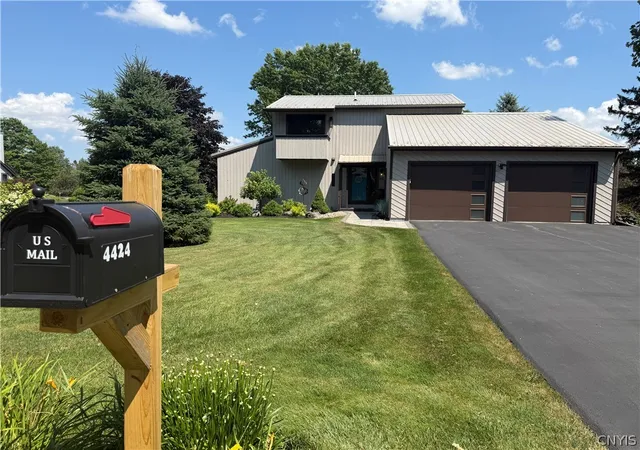 2nd image of 4424 Belleflower Cir, Syracuse, NY 13215 | MLS# S1697967