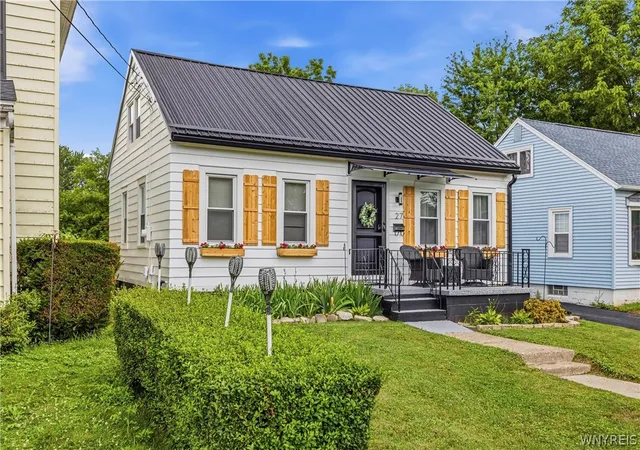 2nd image of 27 Hyde Park, Lockport, NY 14094 | MLS# B1698028