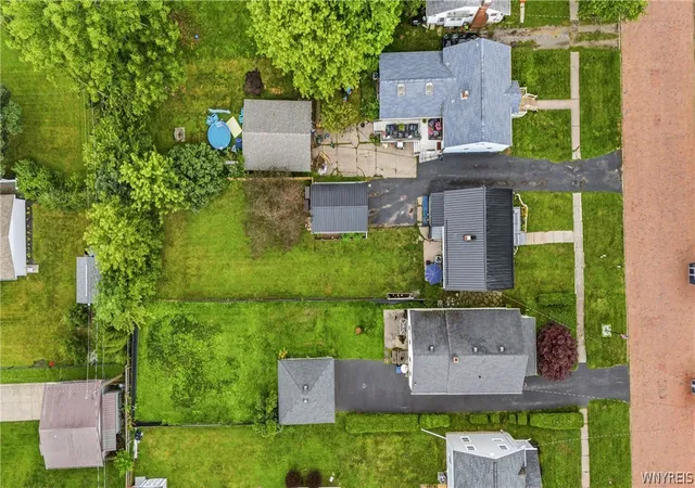 32nd image of 27 Hyde Park, Lockport, NY 14094 | MLS# B1698028