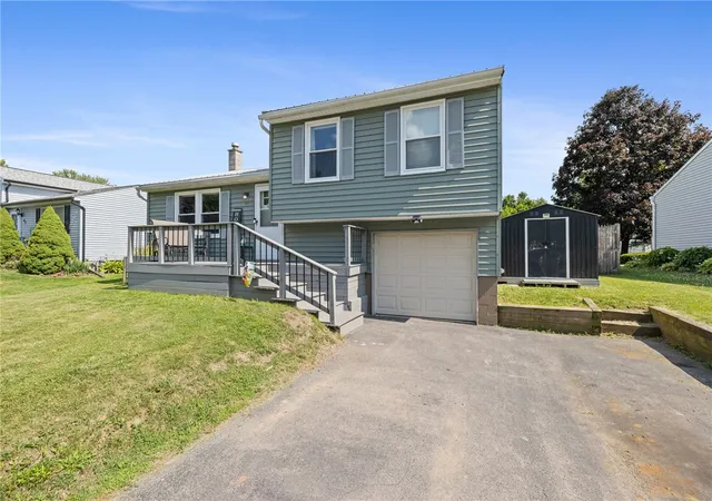 Photo 2 of Sale Pending at 49 Coachlight Cir, Farmington, NY 14425 | MLS# R1697578 | Listing updated on 2026-07-22