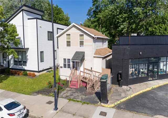 Photo 2 of Single family home for sale at 344 Mount Hope Ave, Rochester, NY 14620 | MLS# R1698409 | Listing updated on 2026-07-14