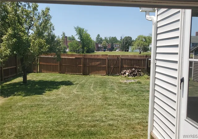 5th image of 18 Sandstone Dr, Cheektowaga, NY 14225