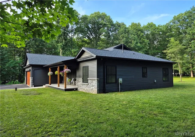 3rd image of 140 Roby St, Lockport, NY 14094 | MLS# B1698347