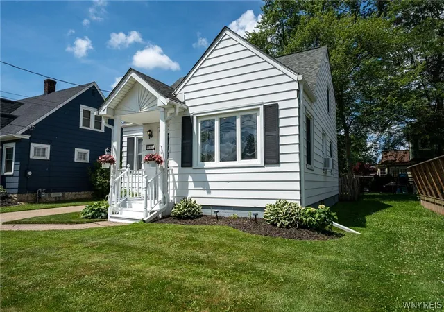 Photo 3 of Sale Pending at 94 Amsterdam St, Tonawanda, NY 14150 | MLS# B1698260 | Listing updated on 2026-07-23