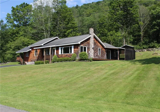 Photo 1 of Single family home for sale at 274 Crest Dr, Roxbury, NY 12474 | MLS# R1698124 | Listing updated on 2026-07-14