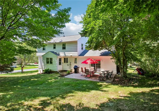 4th image of 56 Shagbark Wy, Fairport, NY 14450 | MLS# R1696609
