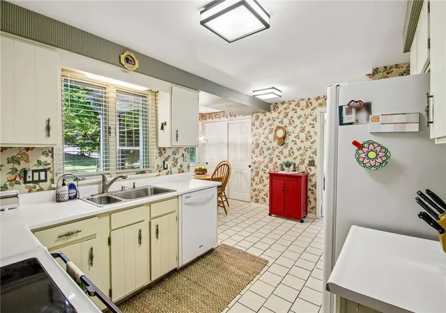 5th image of 56 Shagbark Wy, Fairport, NY 14450 | MLS# R1696609