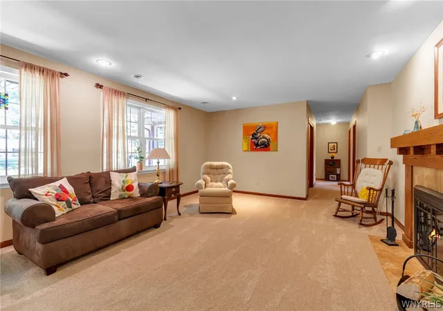 3rd image of 17 Highland Dr, East Aurora, NY 14052 | MLS# B1698604