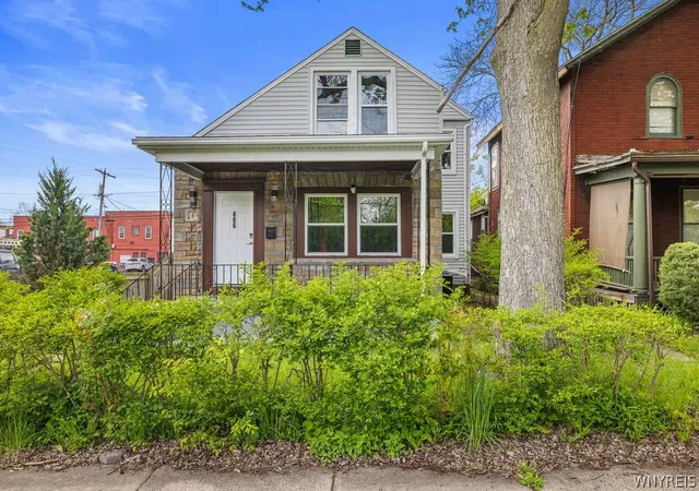2nd image of 466 4th St, Niagara Falls, NY 14301 | MLS# B1698275