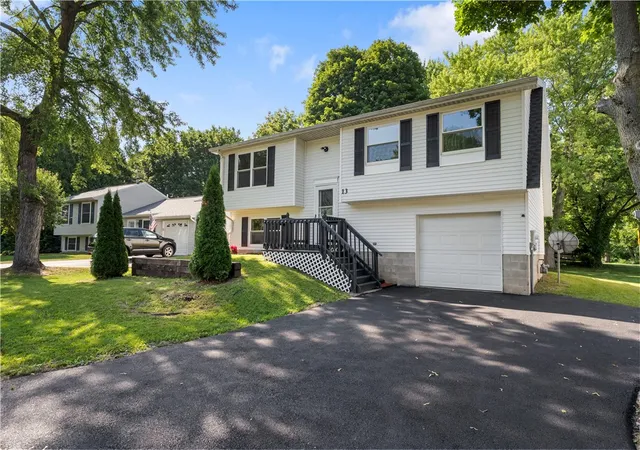 1st image of 13 Trillium Ln, West Henrietta, NY 14586 | MLS# R1696338