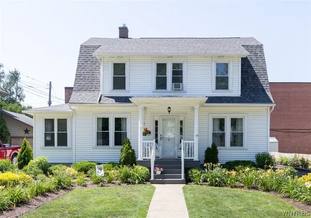 1st image of 15 Park Blvd, Lancaster, NY 14086 | MLS# B1698397