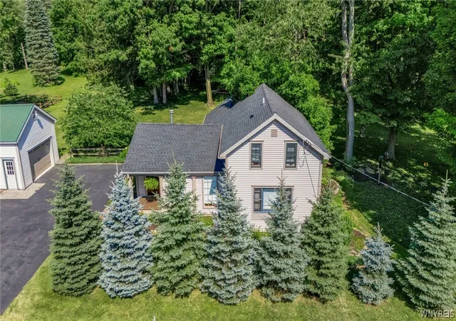 2nd image of 381 Town Line Rd, Lancaster, NY 14086 | MLS# B1698650