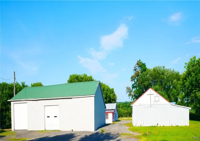 3rd image of 1682 Augusta Solsville Rd, Oriskany Falls, NY 13425 | MLS# S1698425