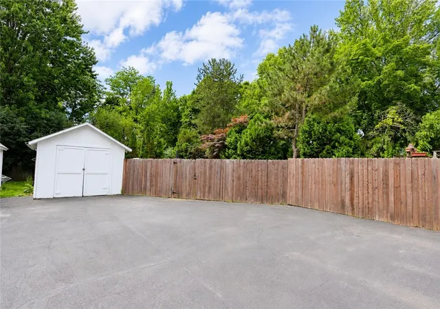 Photo 4 of Sale Pending at 237 Washington St, Geneva, NY 14456 | MLS# R1697831 | Listing updated on 2026-07-23