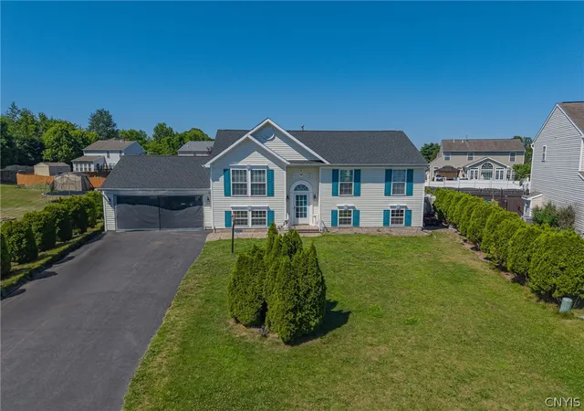 Photo 1 of Single family home for sale at 5022 Dongara Ln, Clay, NY 13041 | MLS# S1698152 | Listing updated on 2026-07-21