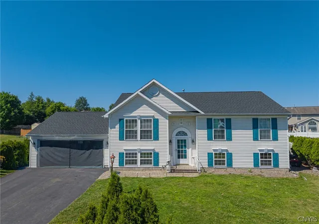 Photo 2 of Single family home for sale at 5022 Dongara Ln, Clay, NY 13041 | MLS# S1698152 | Listing updated on 2026-07-21