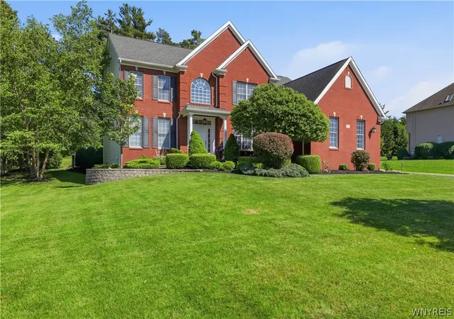 2nd image of 5 Kingfisher Ct, Orchard Park, NY 14127 | MLS# B1698728