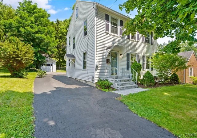 3rd image of 136 Century Dr, Syracuse, NY 13209 | MLS# S1698626