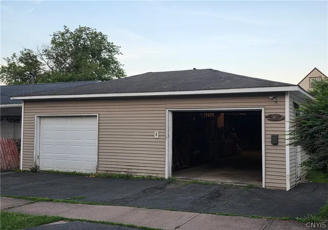 17th image of 515 Niagara St, Utica, NY 13501 | MLS# S1698395