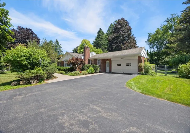 3rd image of 112 Washington Rd, Pittsford, NY 14534 | MLS# R1698072